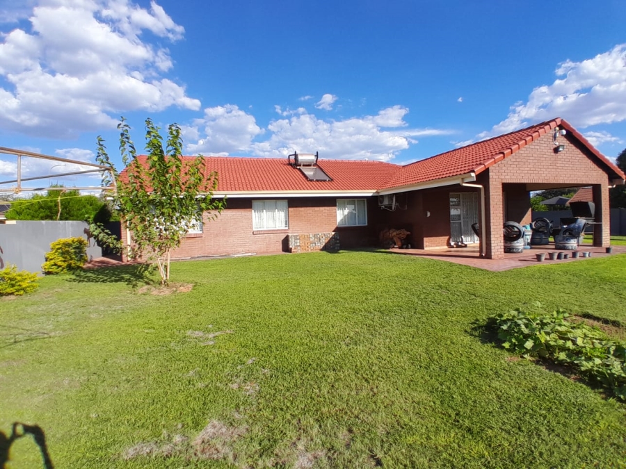 To Let 4 Bedroom Property for Rent in Kathu Northern Cape